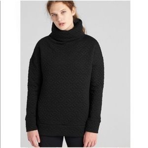 Black quilted jacquard gapfit turtleneck pockets